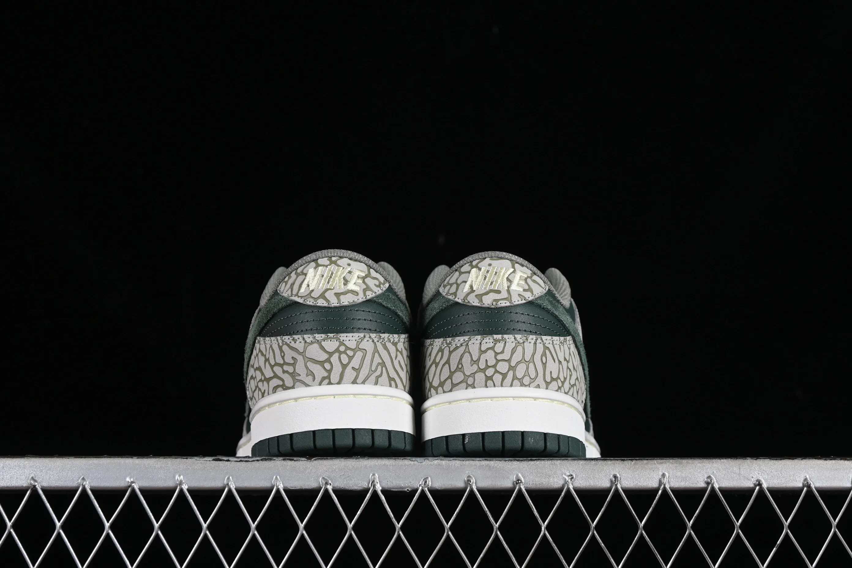 All categories Nk SB Dunk series Nk SB Dunk Low low-top sneakers Nk Dunk Low "Urban Landscape 2.0" cracked suede SB low-top casual sneakers HF4878-053